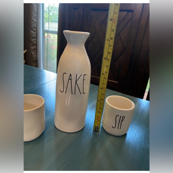 RAE DUNN Artisan Collection Sip Sip Sake Set 1 bottle 2 cups Serve-ware Dining - Picture 5 of 5